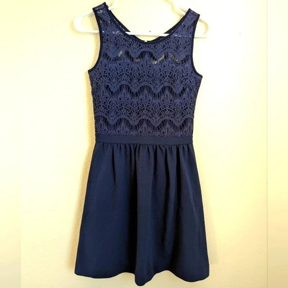 Lilly Pulitzer navy sleeveless lace top dress - Picture 2 of 8